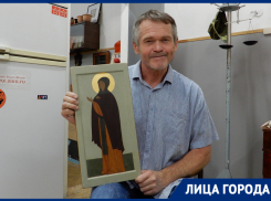 Рожденный с дырой в сердце волгоградец создает иконы для Донбасса и спасает с беженцев с Михалковым