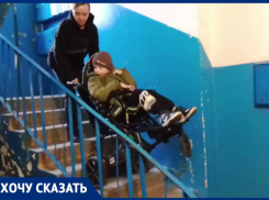 Маму ребенка с ДЦП оштрафовали за оставленное в подъезде инвалидное кресло 