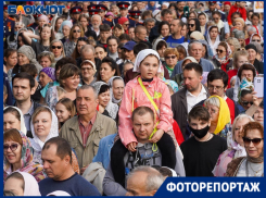 Тысяча волгоградцев прошли крестным ходом ради Благодатного огня