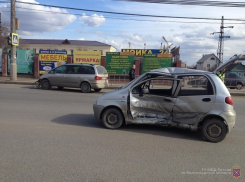 Пенсионерка пострадала в ДТП Matiz и Volkswagen в центре Волгограда