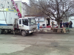 В Волгограде сносят незаконный рынок рядом со  107-й школой