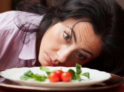 Гороскоп: звезды советуют Стрельцам ограничить себя в тратах на любовников, Овнам - в еде