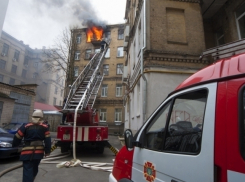 На пожаре в пятиэтажке в Волжском 1 пострадал, 5 спасено и 15 эвакуировано