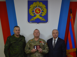 Вернувшийся на фронт после ранения волгоградец награжден медалью