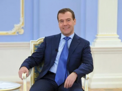 Ровно в 12 часов в Волгоград прилетит Дмитрий Медведев