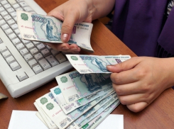  В Камышине экс-заведующая детсада украла у нянечек 300 тысяч 
