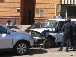 В Волгограде разыскивают очевидцев ДТП с полицейским авто