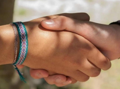 Здороваться с незнакомыми людьми предложил волгоградский предприниматель и член Общественной палаты