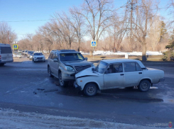 Двое детей и пятеро взрослых пострадали в ДТП в Волгоградской области