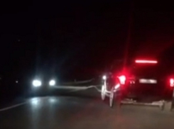 Ночью на набережной Волгограда иномарка на высокой скорости снесла столб