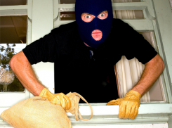 В Волгограде двое друзей ограбили парикмахерскую