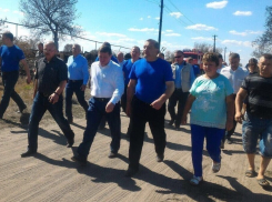 Министр МЧС Владимир Пучков встретился с погорельцами в Волгоградской области