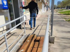 Упавшая на пандусе «Почты России» волгоградка отсудила более 300 тысяч 