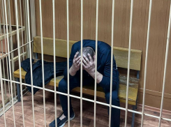 Под мефедроном и с ножом угрожал ученикам лицея житель Волгограда: видео  