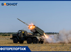 Ведение огня из реактивных систем на Прудбое в Волгоградской области в объективе фотографа