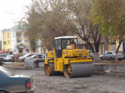 Из-за ремонта трассы Priora перевернулась в кювет под Волгоградом: трое в больнице