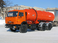 В Волгограде снова попался водитель КАМАЗа, сливающий отходы рядом с жилым домом