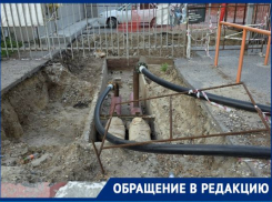 «Идем по ржавой сетке»: волгоградцы пожаловались на брошенную концессиями опасную яму 