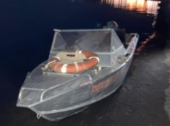 В Камышине продолжаются поиски ребенка с перевернувшегося катера 