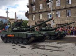Парад 9 мая в Волгограде: «Тигр», «Торнадо», «Виллис» пройдут по площади Павших борцов