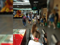 Посетителей Ворошиловского торгового центра экстренно эвакуировали в Волгограде