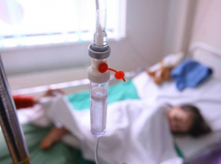 7-летняя девочка и 12-летний мальчик угодили под колеса авто в Волгоградской области