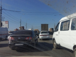 Многокилометровая пробка парализовала движение на юге Волгограда ﻿
