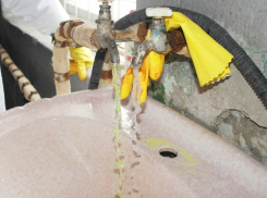 В Волгограде похитителей тепловых ресурсов ловят с помощью зеленой воды