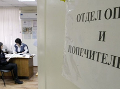 Родная мама погибшего в приемной семье малыша пыталась вернуть сына через опеку под Волгоградом 