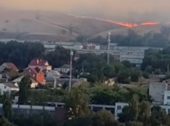 Жуткими кадрами пожара в Чапурниковской балке делятся волгоградцы