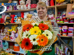 В этот день они дарят радость людям: волгоградкам приходится работать 8 Марта