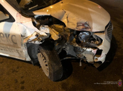 «Яндекс.Такси» врезалось в столб в Волгограде: пассажир погиб на месте
