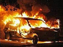 На севере Волгограда вновь сожгли легковушку