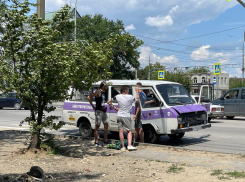 «Не успели возложить цветы к Родине-матери»: в центре Волгограда сломался ретро-автобус благотворительного фонда