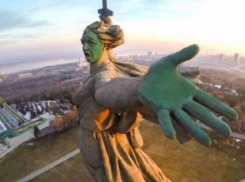 Ветераны и жители Волгограда создали петицию о выпроваживании неофашистов из города 