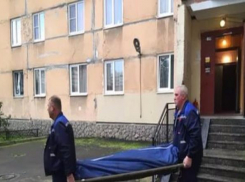 Две женщины обнаружены мертвыми в квартире на юге Волгограда после поминок