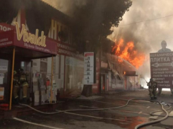 Пожар охватывает все большую площадь на рынке Тулака: видео очевидцев