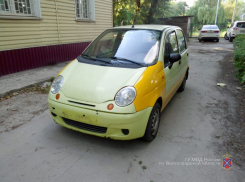 Пьяный рецидивист не захотел идти домой пешком и угнал машину под Волгоградом