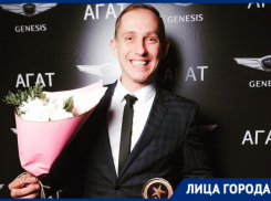 «Когда я только начинал, мир воспринимал ведущих, как клоунов, работающих за еду»: профессиональный волгоградский ведущий Константин Смирнов