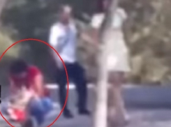 Писающий в центре Волгограда мальчик разбил горожан на два лагеря