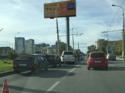 В центре Волгограда Mitsubishi сбил на переходе женщину