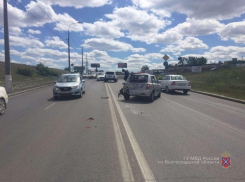 Водитель Lifan и ее 4-месячная дочь пострадали в столкновении с «Нивой» в центре Волгограда