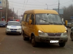 Маршрутка сбила в Волгограде 31-летнего пешехода