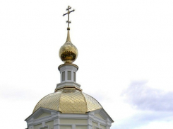 На собор в Камышине подняли 700-килограммовый колокол