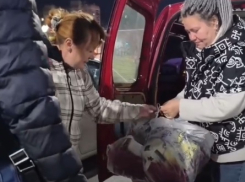 Волгограцев с набитыми пакетами сняли на видео: это событие собирает толпы 