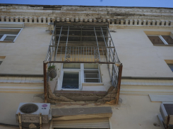 В центре Волгограда на улице Мира,13 рухнул балкон