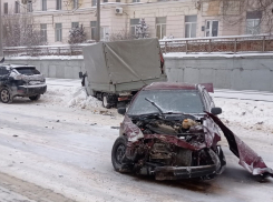 Опубликовано видео жесткого ДТП в Советском районе Волгограда