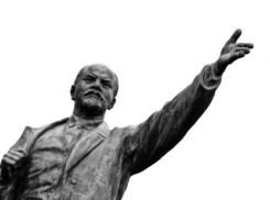 Трое вандалов идут под суд за мат на памятнике Ленину в Волгоградской области 
