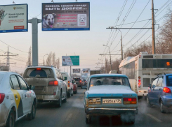 «Водителей и кондукторов пообещали лишить премий за отсутствие праздничных колпаков Санта Клаусов», -  волгоградец