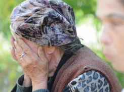 Под Волгоградом пенсионерка сутки скрывала убийство мужа, чтобы внук успел скрыться 